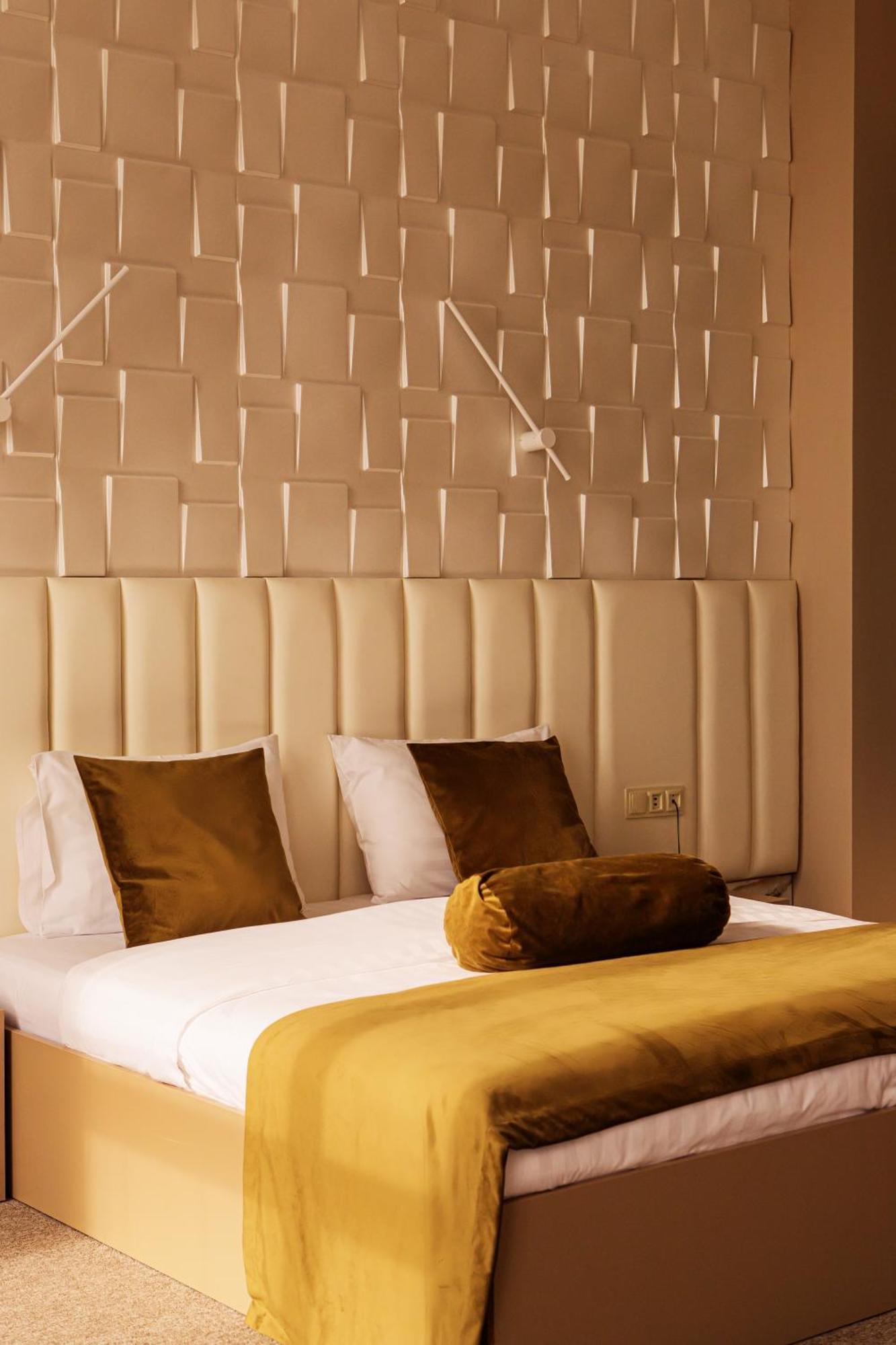 Port Plaza Evn Hotel P'arak'ar Exterior photo