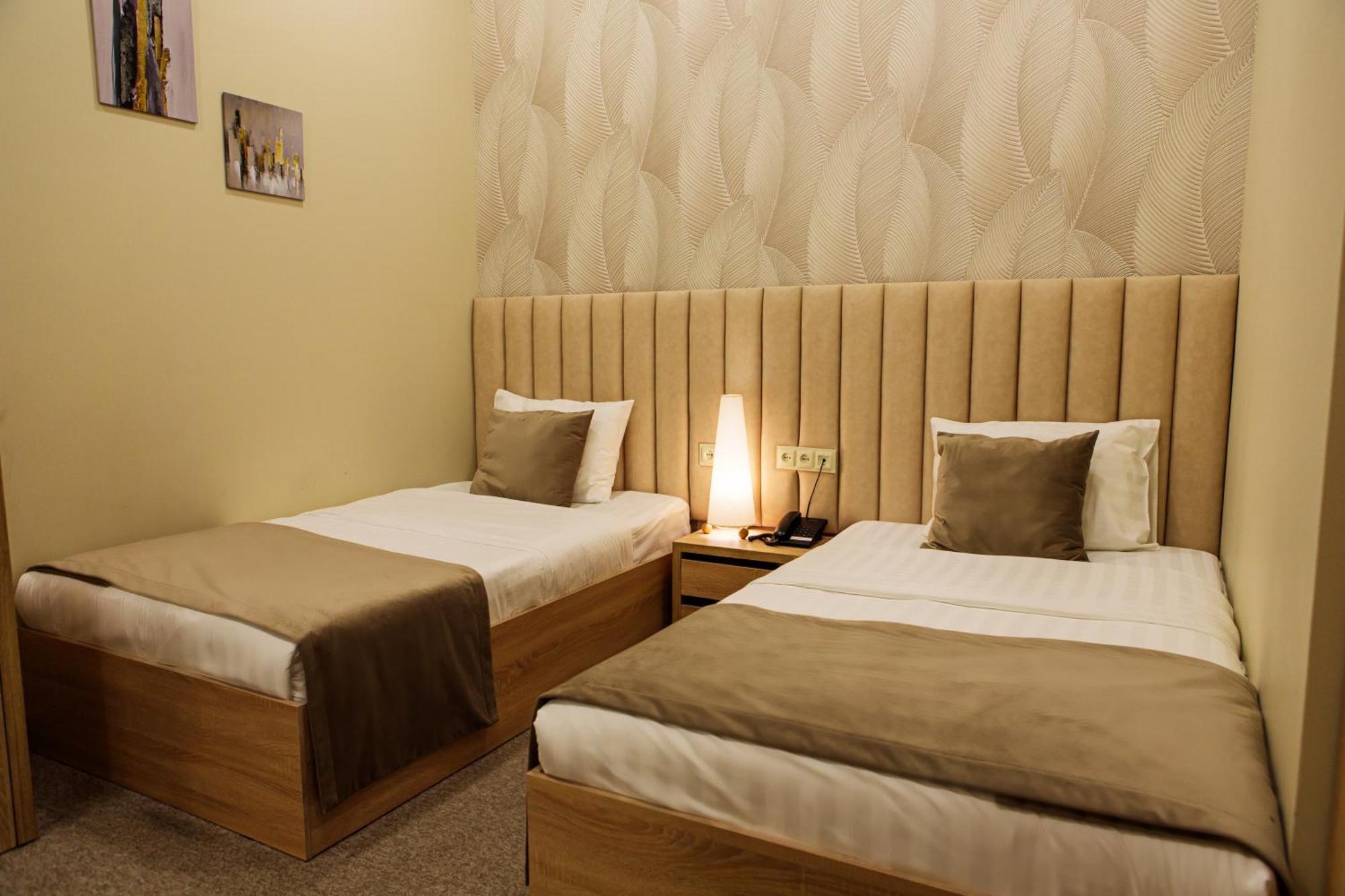 Port Plaza Evn Hotel P'arak'ar Exterior photo